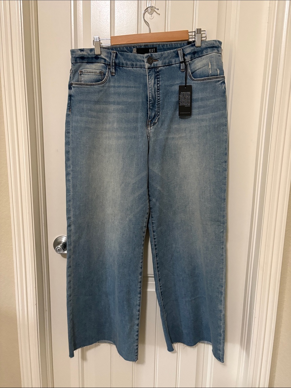 NWT Kut from the Kloth Light Blue Distressed‎ Raw hem Wide-Leg Jeans
